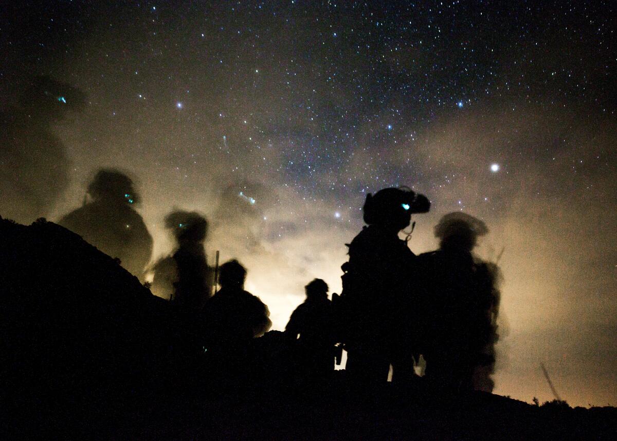 Militairen in het donker