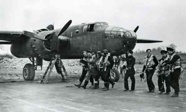 B-25 Mitchell Foto Beeldbank NIMH 320 Squadron
