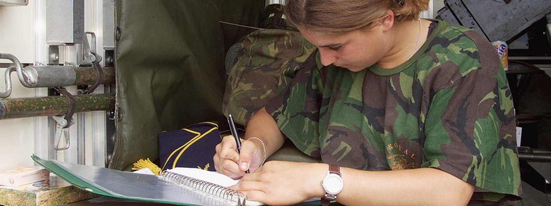 Schrijvende militair 1.jpg